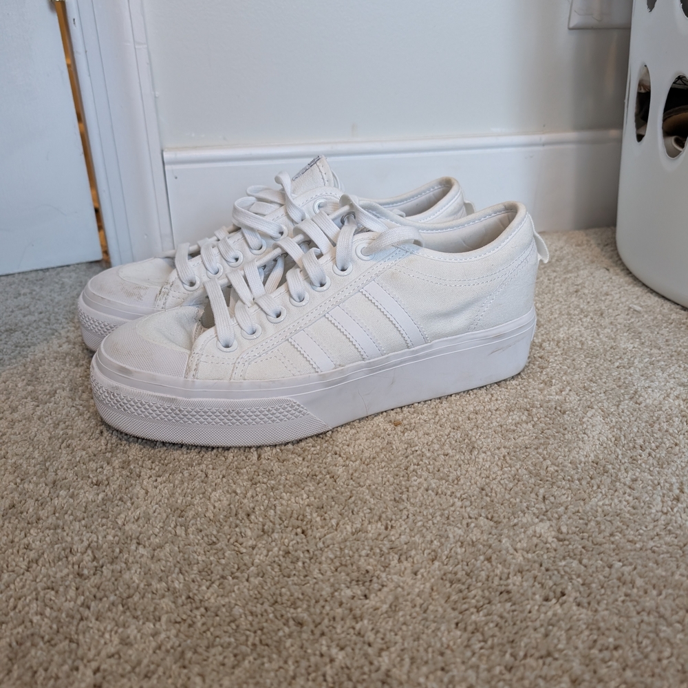 Adidas White Sneakers Classic Low-Top Design